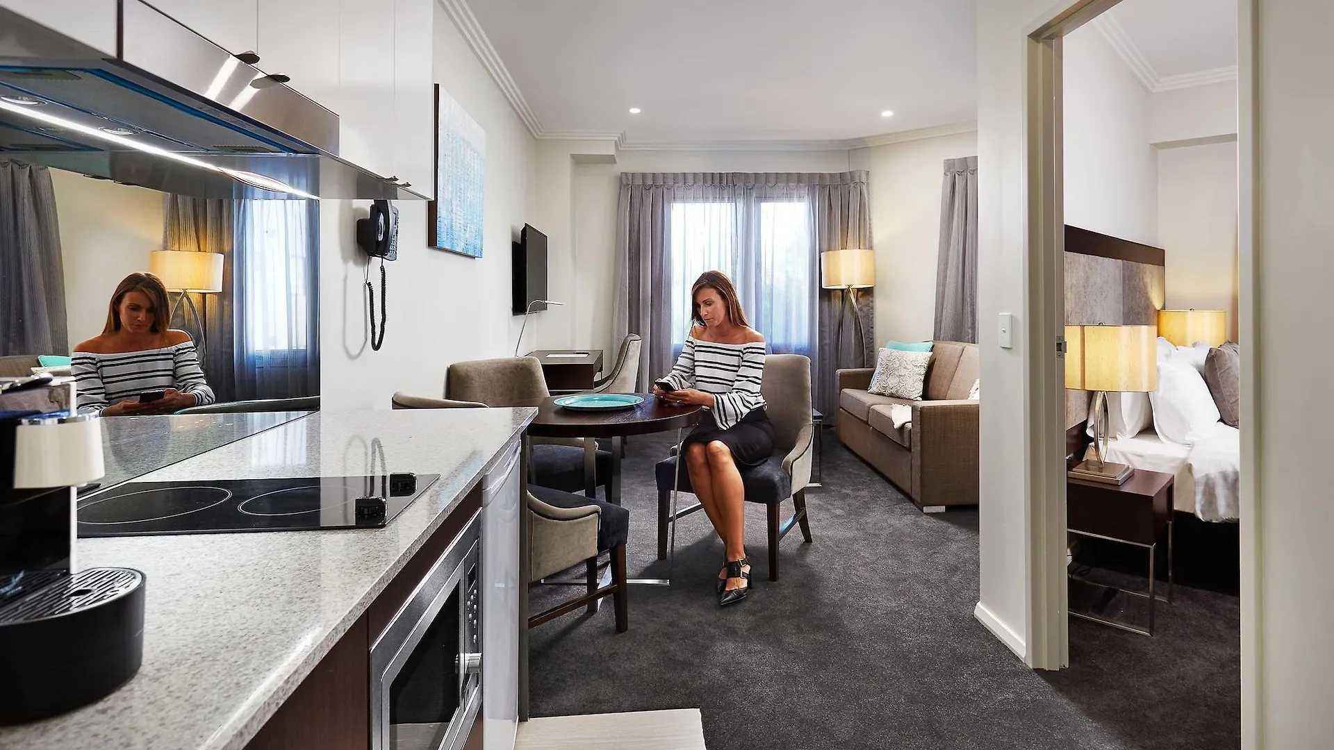 Attika Hotel Perth 4*,